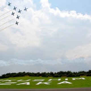 BREITLING｜空から勇気と希望を届けたブライトリング・ジェットチーム ギャラリー