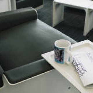 ヴィツゥの名作家具「620 チェア・プログラム」と「621 サイド・テーブル」の魅力｜Vitsoe ギャラリー