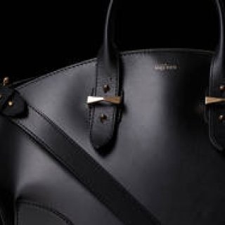 新しいバッグシリーズ「レジェンド」が誕生｜ALEXANDER McQUEEN ギャラリー