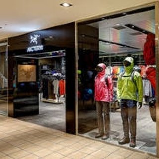 西日本初の直営店「アークテリクス 大阪E-ma店」がオープン｜ARC’TERYX ギャラリー