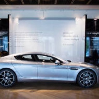 アストンマーティン、フォルムイタリアとの家具をミラノサローネで発表｜Aston Martin ギャラリー