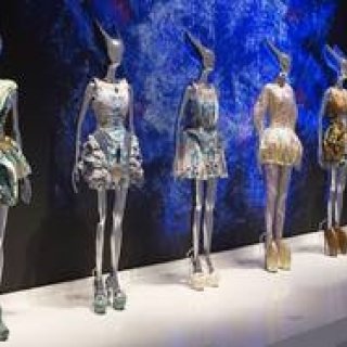 ART FILE 36｜『Alexander McQueen: Savage Beauty』展 ギャラリー