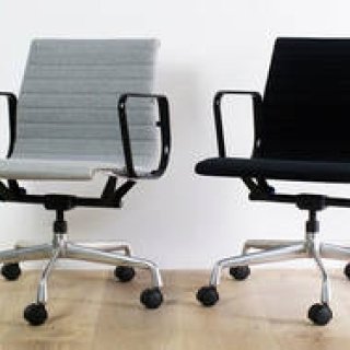 ループウィラーの生地でリメイクした「イームズアルミナムグループチェア」｜BUILDING ギャラリー