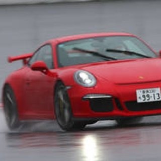 最新のポルシェ911 GT3を雨の富士スピードウェイでテスト｜Porsche ギャラリー