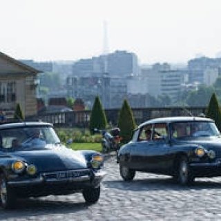「前衛」と賞賛された名車、シトロエンDSの60周年を祝う｜Citroen & DS ギャラリー