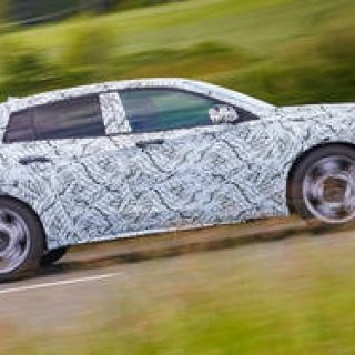 インフィニティQ30、フランクフルトでの登場を予告｜Infiniti ギャラリー