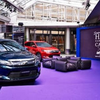 「紫」でつながる創作への想い｜Toyota Harrier ギャラリー