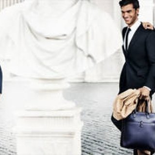 マリオ・テスティーノが描き出す「フルラ」秋冬コレクションの世界｜FURLA ギャラリー