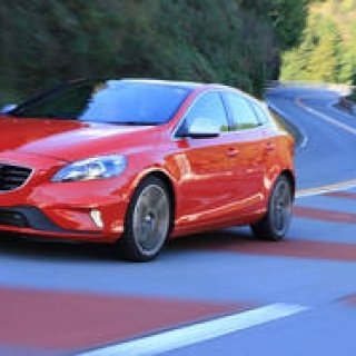 ボルボ V40 D4のスポーティな特別仕様車に試乗｜VOLVO ギャラリー