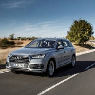 Q7 e-tronとA7スポーツバック h-tronに試乗｜Audi ギャラリー