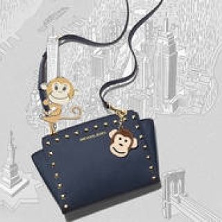 マイケル・コースから、キュートな猿のキーチャーム登場｜MICHAEL KORS ギャラリー