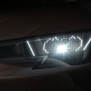顔文字で意思を伝えるヘッドライトを新型A4に設定｜Audi ギャラリー