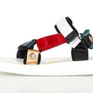 足への負担を軽減させるSUICOKE x TOGAのコラボレーションサンダル発売｜TOGA ギャラリー