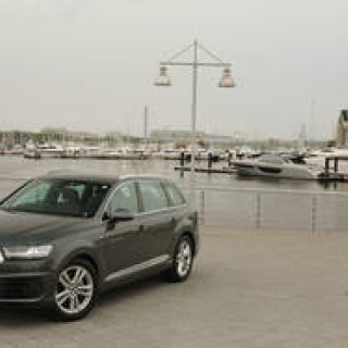 日本に上陸した新型アウディ Q7に試乗｜Audi ギャラリー