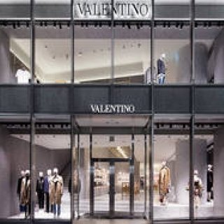 ヴァレンティノのフラッグシップストアが表参道にオープン｜VALENTINO ギャラリー