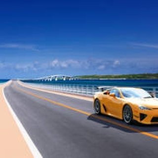 都会の喧騒から離れた宮古島で学ぶプロのドライビングテクニック｜LEXUS ギャラリー