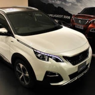 間もなく導入される新型「3008」をひと足先に公開｜Peugeot ギャラリー