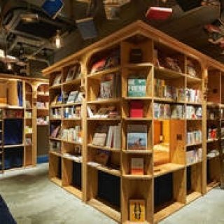 泊まれる本屋「BOOK AND BED TOKYO 京都店」がオープン｜LOUNGE ギャラリー