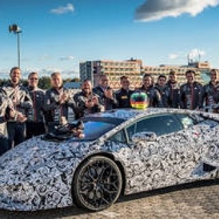 ウラカンがニュル最速の6分52秒01を記録｜Lamborghini ギャラリー