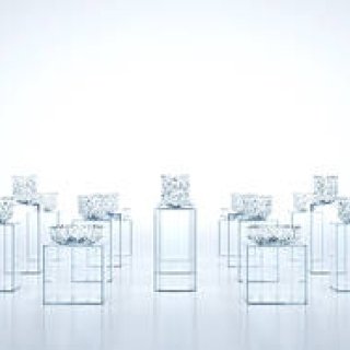 イッセイ ミヤケのミラノ旗艦店で吉岡徳仁のエキシビション開催｜ART ギャラリー