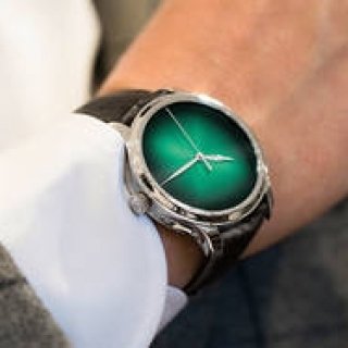 “文字盤に何も記さない”気高き誇り。それがすなわち高品質の証となる｜H.MOSER & CIE. ギャラリー