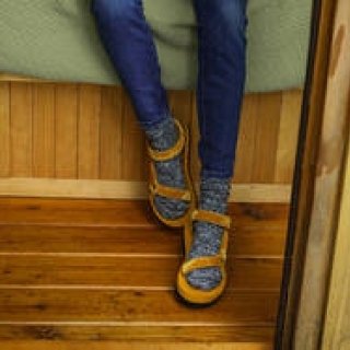 人気モデルに秋らしいカラーを纏ったニューモデル「Flatform Universal velvet」｜Teva ギャラリー