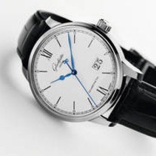 セネタ・エクセレンスに「パノラマデイト」「ムーンフェイズ」が登場｜GLASHÜTTE ORIGINAL ギャラリー