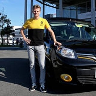 ルノーのF1参戦40周年を記念したカングーの特別仕様車｜Renault ギャラリー