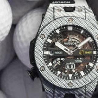 3つのプッシュピースで、ゴルフスコアをスマートにカウントするビッグ・バン｜HUBLOT　ギャラリー