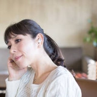 キャリアが手掛けたワイヤレスイヤホンは“音”も“形”もスマートフィット｜GLIDiC ギャラリー