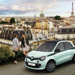 専用カラーとチェックでパリジェンヌをイメージした限定車｜Renault ギャラリー