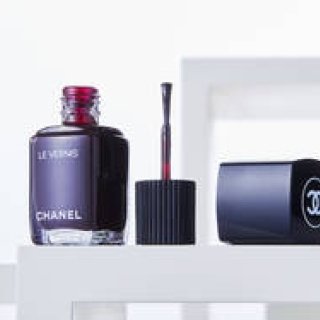 vol. 1　ネイルの常識を塗り替えた「黒い赤」｜CHANEL