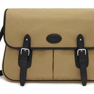 タイムレスな装いと機能性。マルベリー「メンズ ヘリテージコレクション」｜Mulberry ギャラリー