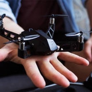 4Kカメラを搭載した手のひらサイズのドローン「Kudrone」｜DESIGN　ギャラリー