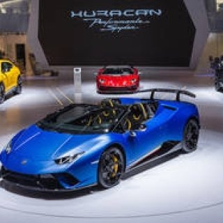 ウラカンの最高峰コンバーチブル「ペルフォルマンテ スパイダー」登場｜Lamborghini ギャラリー