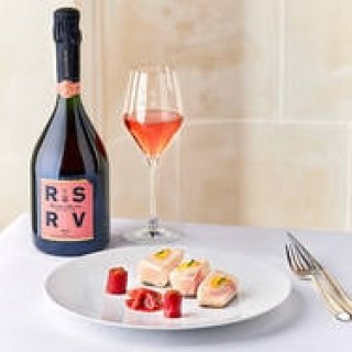 メゾン最高峰のRSRVラインに「メゾン マム RSRV ロゼ・フジタ」誕生｜MAISON MUMM　ギャラリー