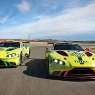 初のアストンマーティン スペシャルエディション｜TAG Heuer ギャラリー