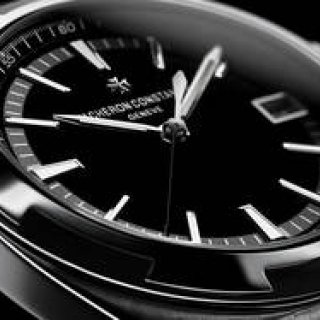 メタリックな輝きに縁どられた、漆黒ダイアルのオーヴァーシーズ｜VACHERON CONSTANTIN　ギャラリー ‎