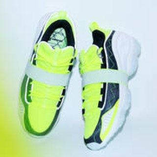 DMX RUN 10 "Winiche & Co. x ミタ スニーカーズ"が登場｜Reebok ギャラリー