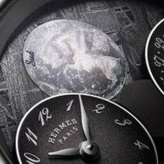 ダブルムーンフェイズを搭載した新作「アルソー ルゥール ドゥ ラ リュンヌ」｜HERMÈS ギャラリー