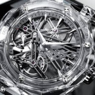 腕に載せるアートピース。彫刻的フォルムとオープンワークが印象的な新作｜HUBLOT ギャラリー