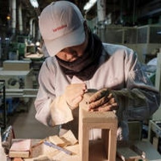 機械作業と人間の手作業を融合。キーワードは「ハイテク＆ハイタッチ」｜MEDICOM TOY　ギャラリー