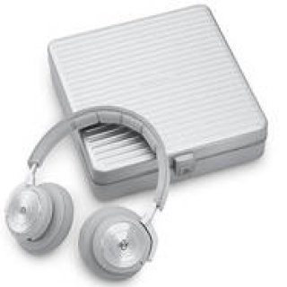 旅と音楽をつなげる特別なヘッドフォン｜RIMOWA × Bang & Olufsen ギャラリー