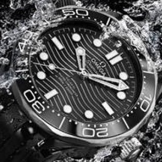 ブラックセラミック×チタンのNEWコンビ。新作「シーマスター ダイバー300M」｜OMEGA　ギャラリー