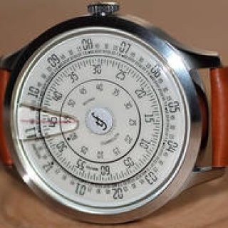 文字盤が回転して時を刻むイタリアの機械式腕時計「ミリメトロ」｜Trifoglio Italia ギャラリー