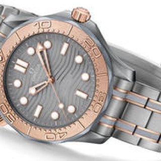 初号機と同素材を用いた「シーマスター ダイバー300M」の限定モデル｜OMEGA ギャラリー