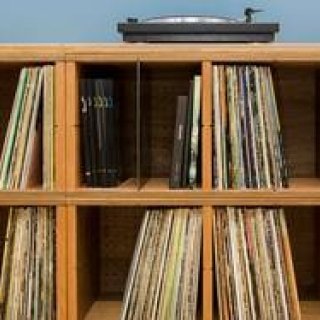 良質なラワン材を贅沢に使用した堅牢でシンプルなレコードシェルフ｜TYPE　ギャラリー