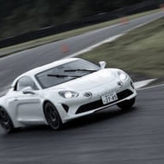 名車の血をひく新型アルピーヌ「A110」に試乗｜Alpine ギャラリー