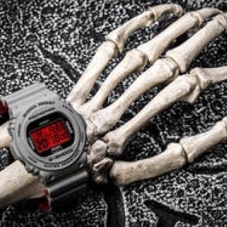 エッジが効いた遊び心満載のG-SHOCKトリプルネームコラボモデル｜CASIO　ギャラリー