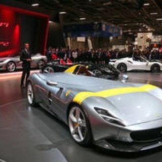 モンツァSP1とSP2をパリサロンで世界初公開｜Ferrari ギャラリー